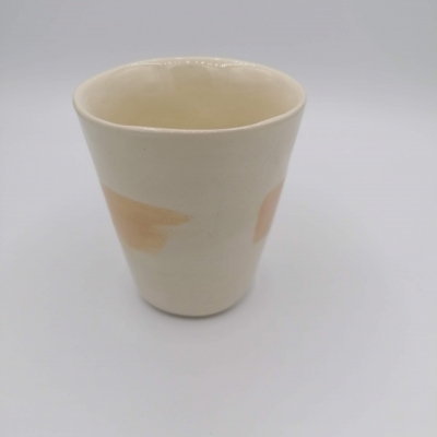 tasse en ceramique terre blanche, ligne beige rosé tasse en céramique