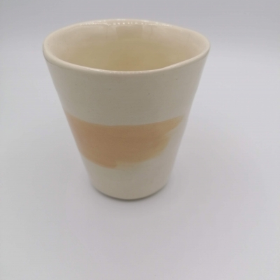tasse en ceramique terre blanche, ligne beige rosé tasse en céramique