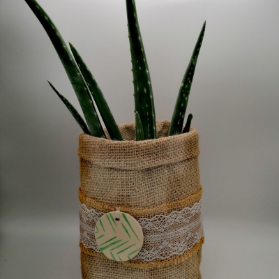 cache pot en toile de jute cache pot, toile de jute, dentelle